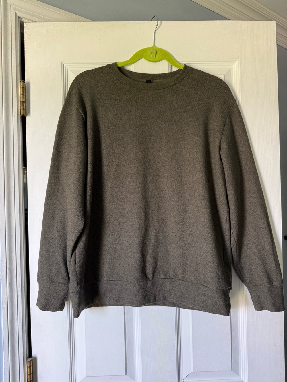Uniqlo Soft Knitted Fleece Crewneck Long Sleeve in Olive Green Medium